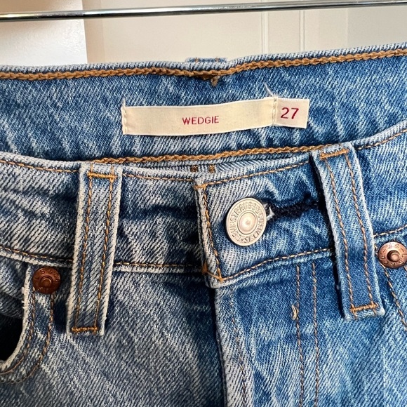 Levi's Wedgie Straight Distressed Jeans - 27 - Picture 4 of 4